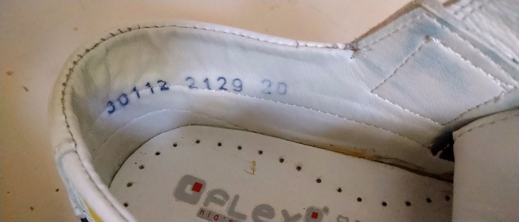 Scarpe per ragazzi: Schuhe Kinder Leder Größe 20 – Usato da Richterswil venduto da C011 4
