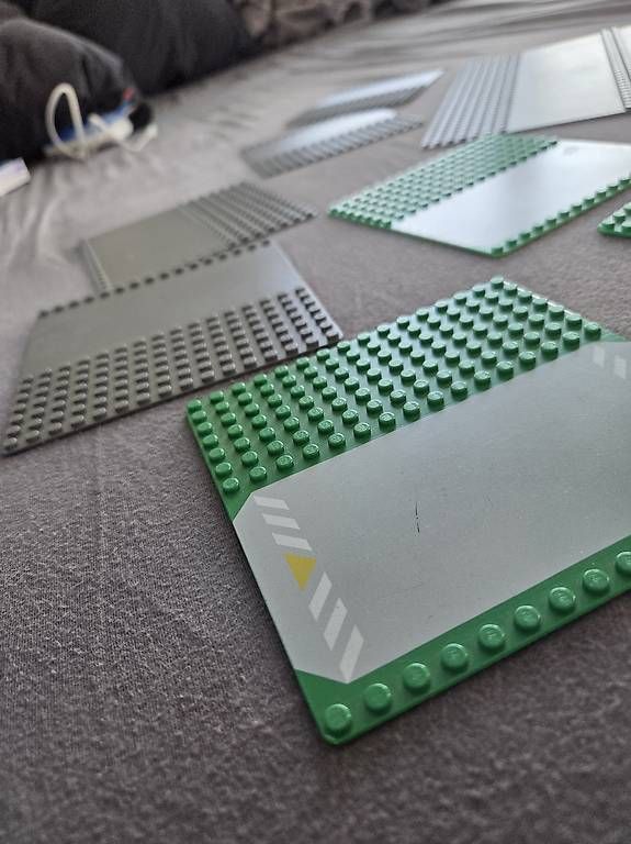 Spielzeuge: Lego Garage Platten – Gebraucht aus Zürich von jil_pyn9