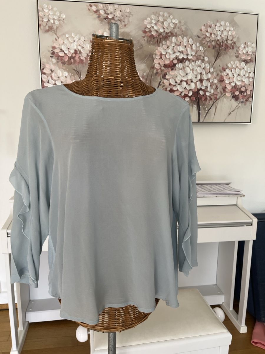 Chemisiers: Bluse Max&Co hellblau mit Volants, ca. 40 – D'occasion à Solothurn par Bobesch08