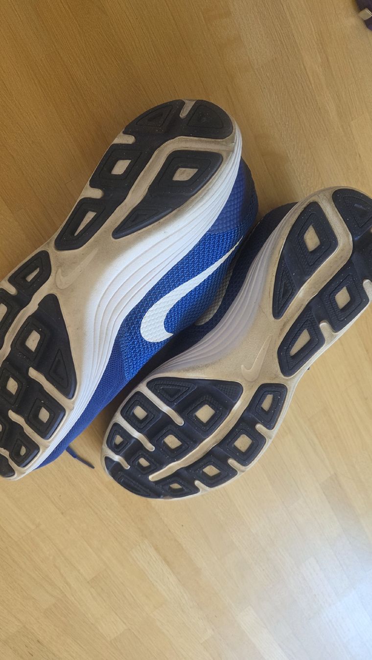 Nike Scarpe da uomo: Nike Laufschuhe Grösse 45 gebraucht – Usato da Kriens venduto da Na_Ro 2