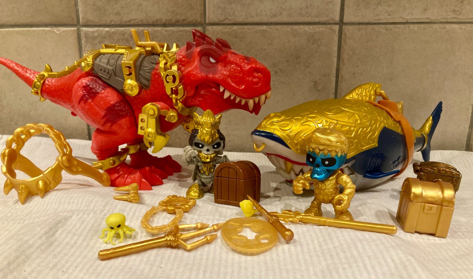 Giocattoli: Treasure X King's Dinosaur Gold & Sunken Gold Shark's – Usato da Saas-Grund venduto da rau_tn8j 1
