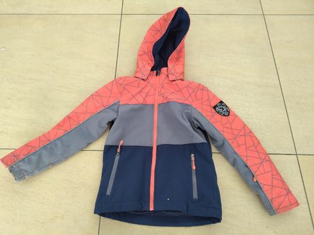 Kinderjacke Softshell Grösse 128 mit Kapuze gebraucht