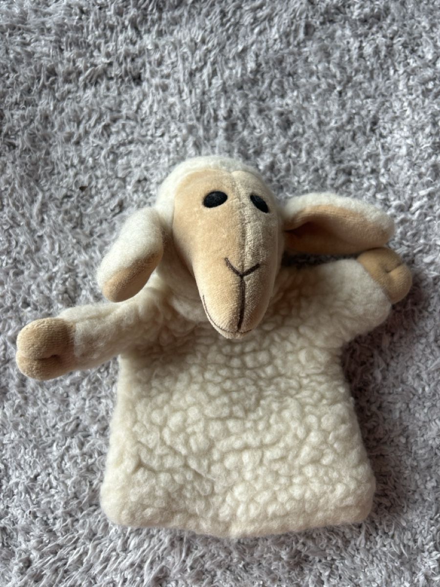 Jouets: Schaf aus Wolle – D'occasion à Alterswil FR par kat_cfw8