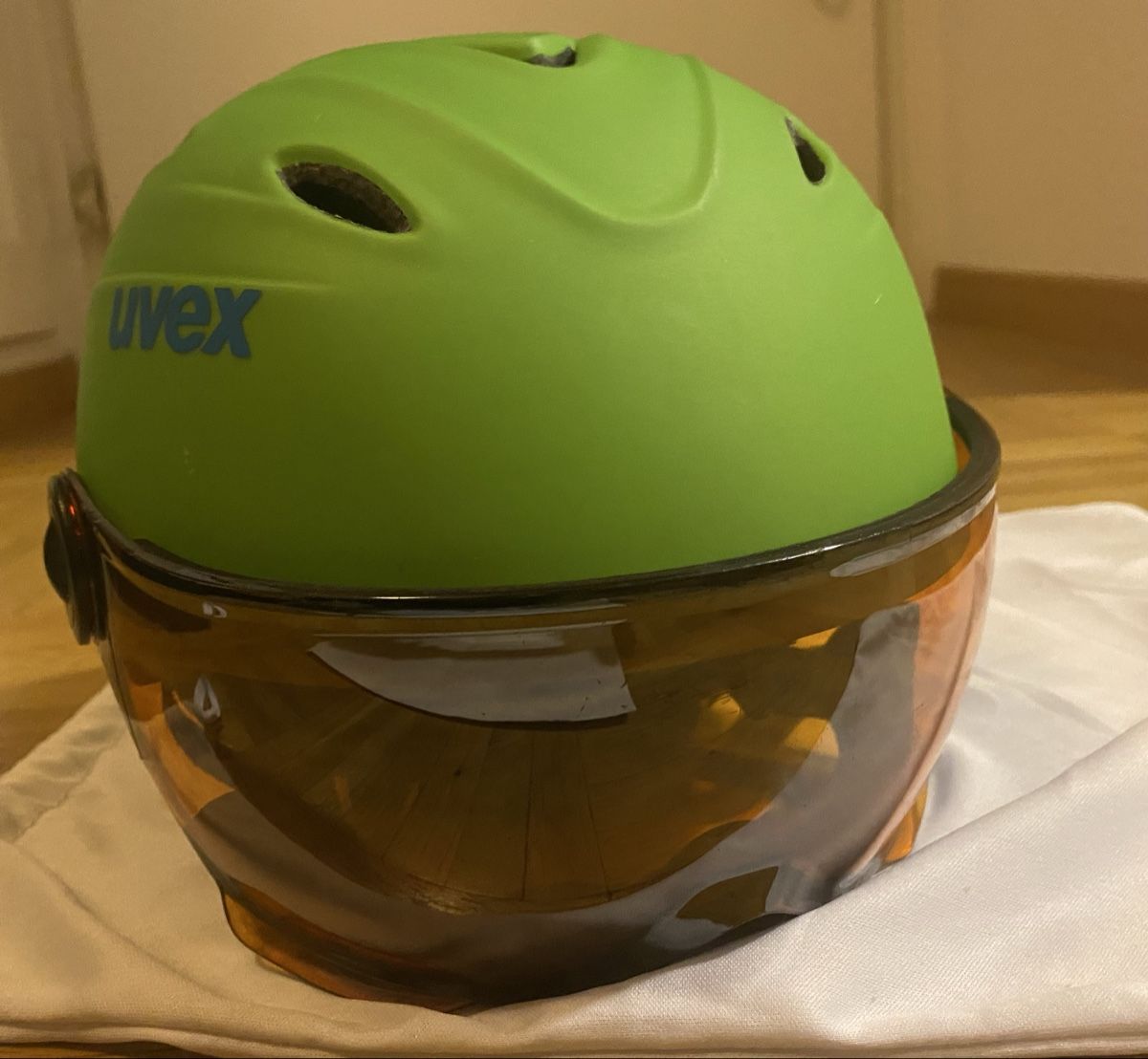 Uvex Helme: Skihelm UVEX Gr. 54-56 – Gebraucht aus Zuerich von Isabelle