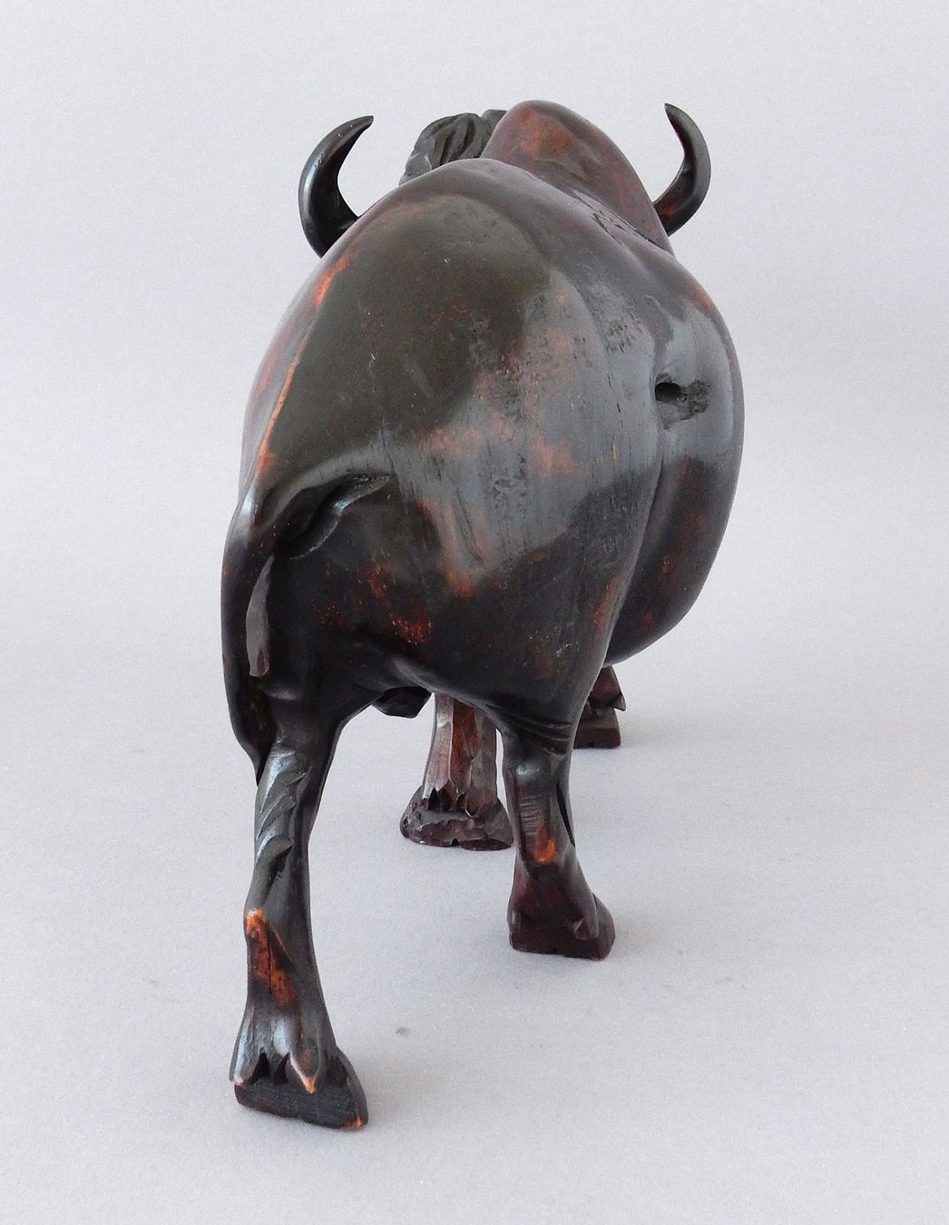 Statuette: Handgeschnitzter Büffel aus Ebenholz - 24.5cm – Usato da Alpnach Dorf venduto da Reloved24 5