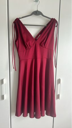 Damen Kleid rot V-Ausschnitt NEU