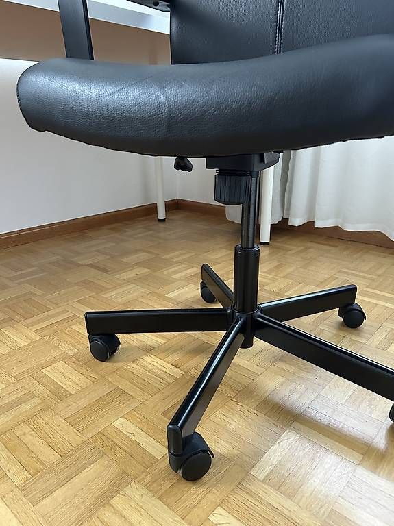 Stühle: Ikea Bürostuhl mit Rollen – Gebraucht aus Vaduz von alina_hasler 1