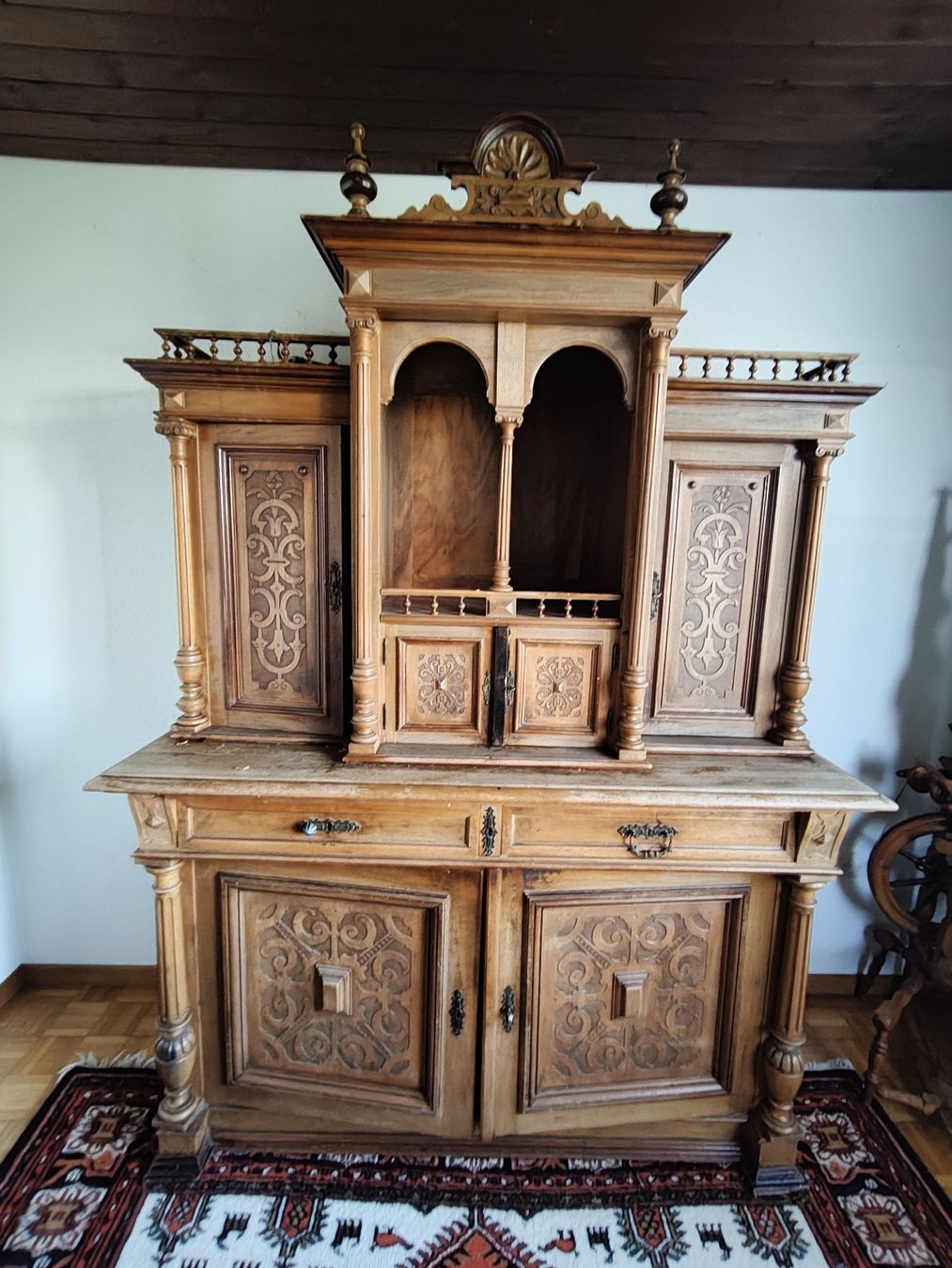Credenze: Antiker Buffetschrank, Holz geschnitzt, rustikal, Vintage – Usato da Roggwil TG venduto da ers_9m72