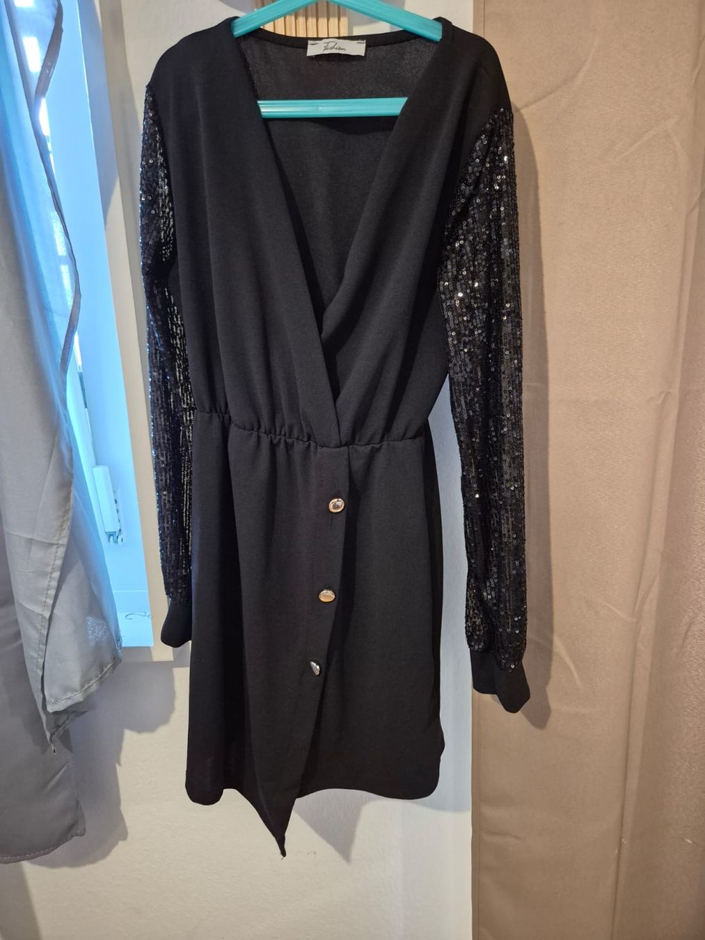 Robes: 8 robes / Tailles S/M – D'occasion à Vétroz par ValCortex 7