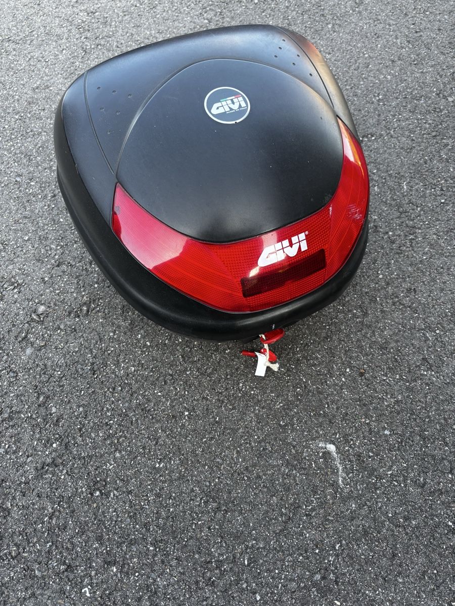 Givi Topcase: Givi Topcase Topbox – Usato da Boll venduto da Cbroccoli