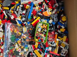 8 kg Lego gemischt mit vielen alten Figuren und Teilen