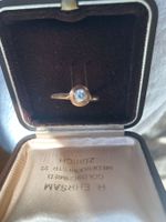 Goldring mit Stein