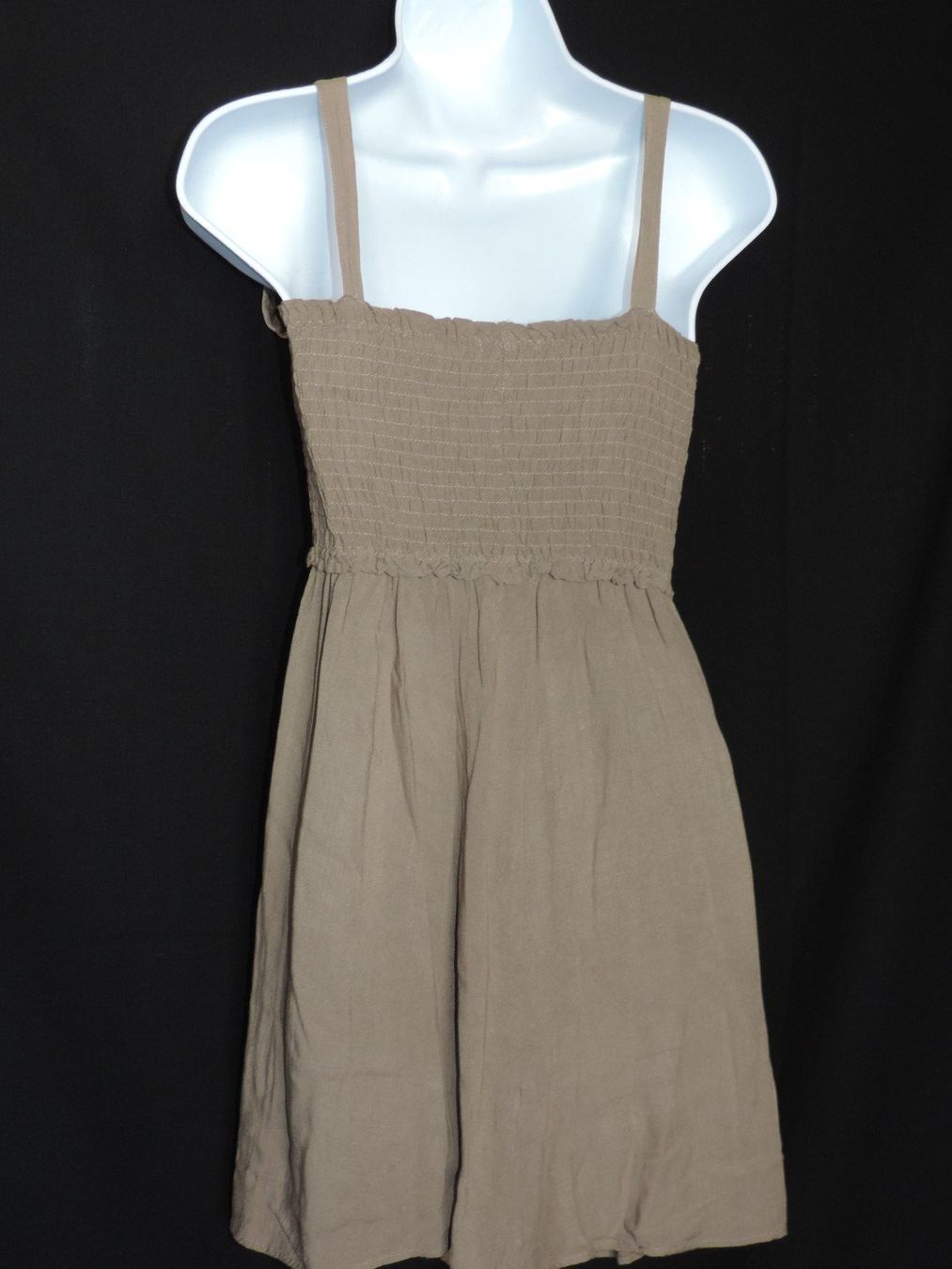 Kleider: robe tunique à bretelle vert kaki – Gebraucht aus Genève von Axelle333 9