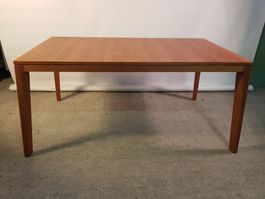 Holztisch (moderner Stil)