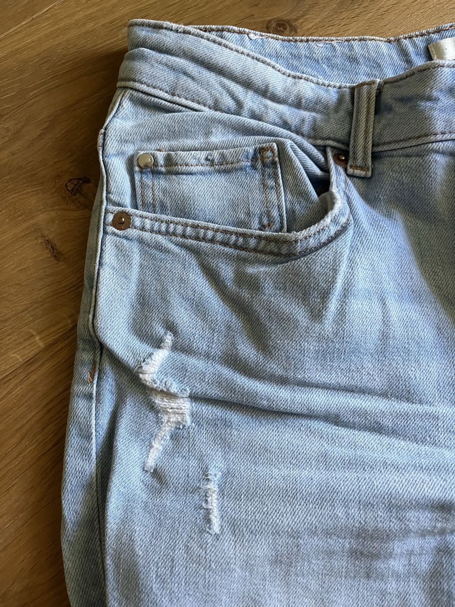 H&M Jeans: H&M Light Wash Jeans – Usato da Dietlikon venduto da ell_p7fn 1