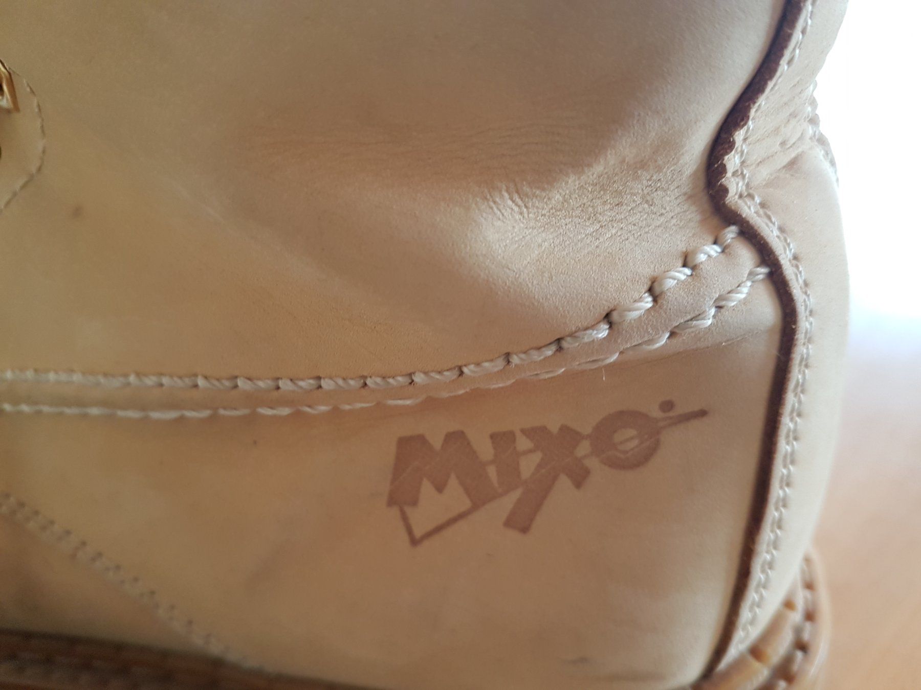Scarpe da donna: Chaussures grandeur 40 doublée marque Mixo – Usato da Villiers venduto da san_jn5w 2