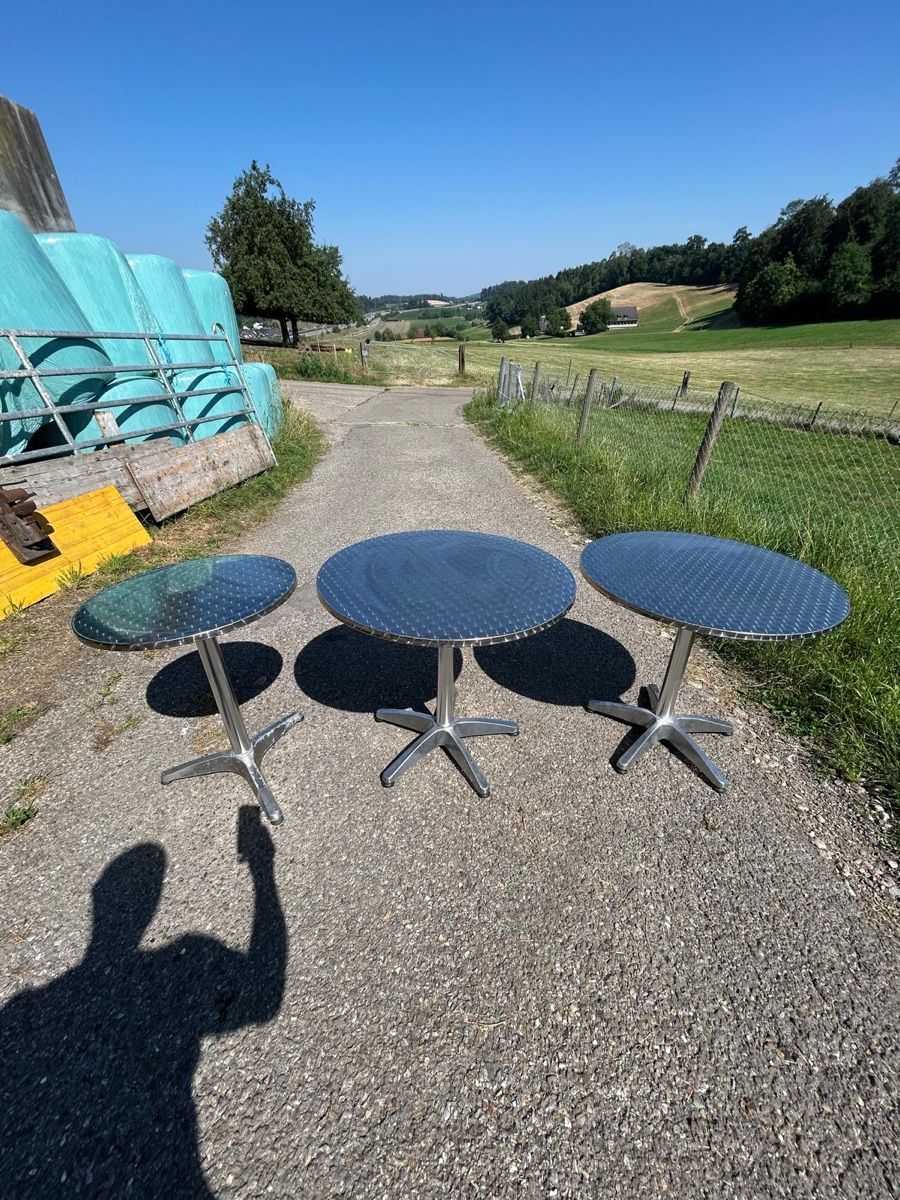Tavoli: Runde Tische (chrom) – Usato da Knonau venduto da Audi_1999