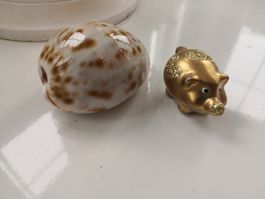 🤩2 STK: GOLDIGE GLÜCKSSCHWEINE MIT GLITZER HERZEN