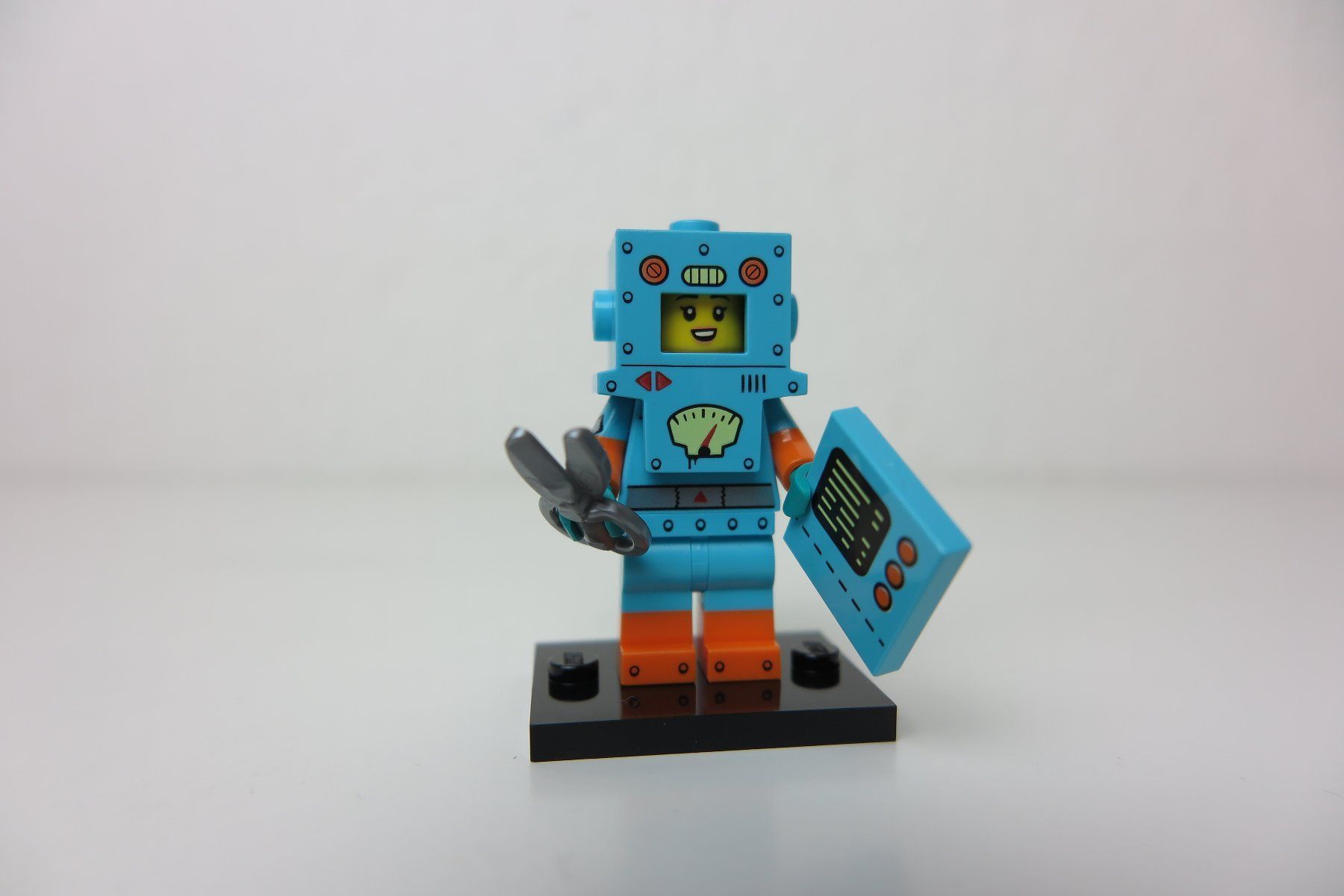 Lego Spielzeuge: LEGO Minifigur CMF Serie 23 Papproboter – Neu (gemäss Beschreibung) aus Ostermundigen von RG-Collector