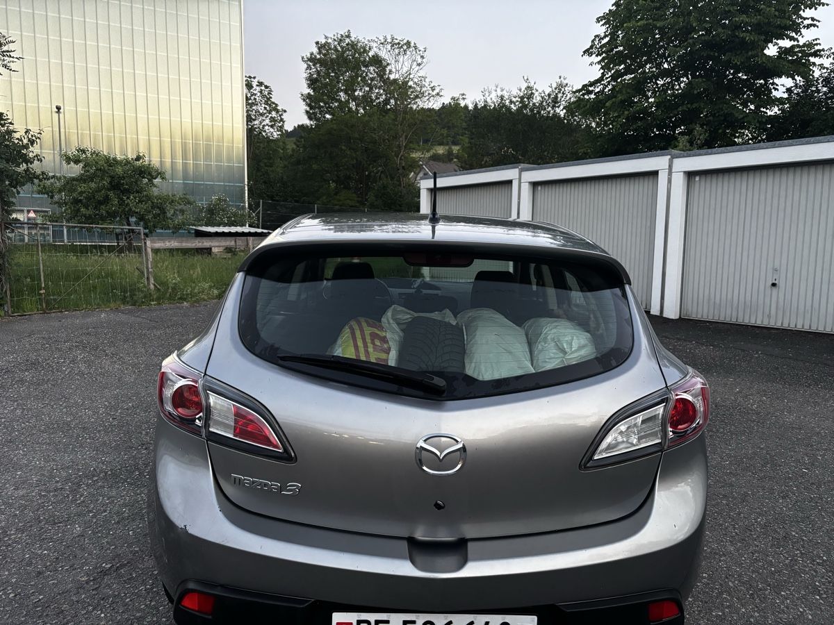 Mazda Automobili: Mazda 3 1.6 Limousine – Usato da Langnau i. E. venduto da FarzadHabibi 1