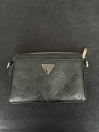 Guess Handtasche Schwarz mit Logo Prägung Top Zustand