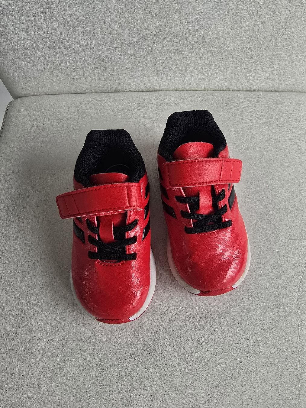 Adidas Scarpe per ragazzi: Adidas Kinder Schuhe,  Gr..20 – Usato da Rorschacherberg venduto da Olgamedved