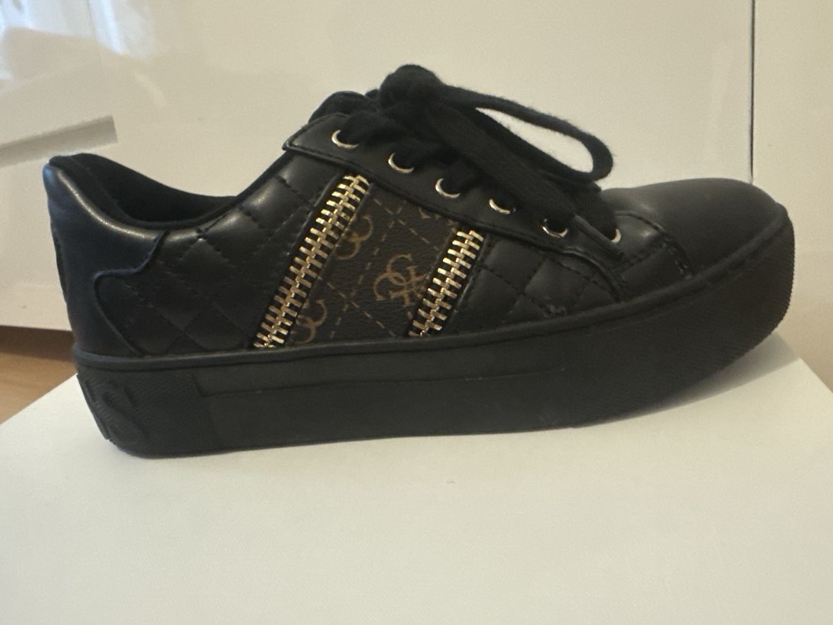 Scarpe da donna: Guess Sneaker Schwarz Gold Gr. 38  – Usato da Luzern venduto da Proljece