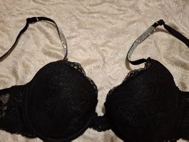 Schwarzer BH mit Spitze und Strass, Grösse 80D, Top!