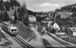 Rigi Klösterli (SZ) Rigi Bahn Bahnhof mit Zug