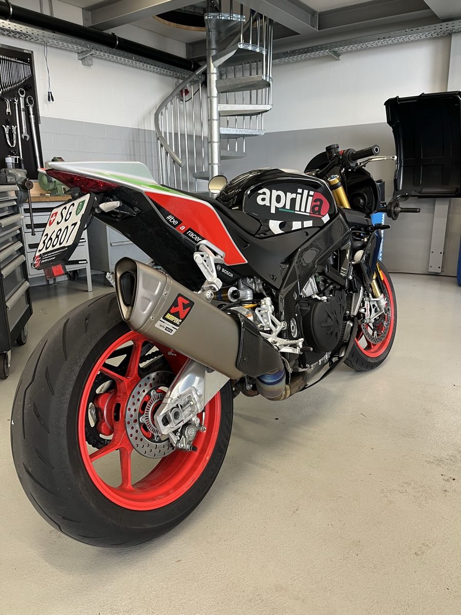 Aprilia Strasse: Aprilia Tuono v4 – Gebraucht aus Au Sg von san_8lvw 1