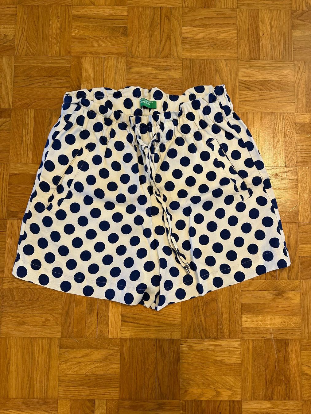 Benetton Pantaloni: Benetton Polka Dot Shorts Gr. S/CH – Nuovo (secondo la descrizione) da Winterthur venduto da nelead