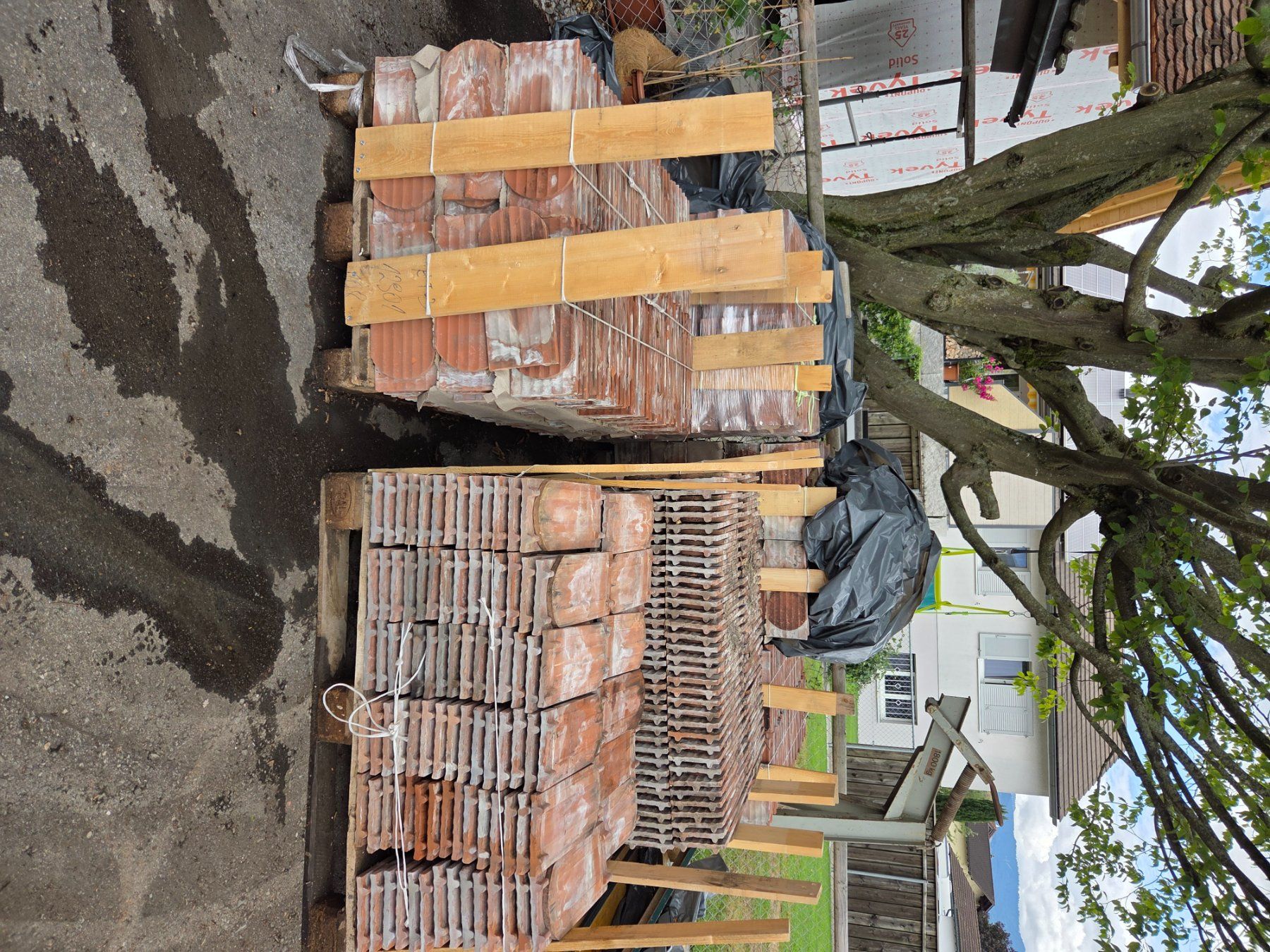 Pietre & tegole: Bieberschwanzziegel – Usato da Montlingen venduto da Roemer06