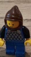 Lego Minifigur Ritter mit brauner Kapuze