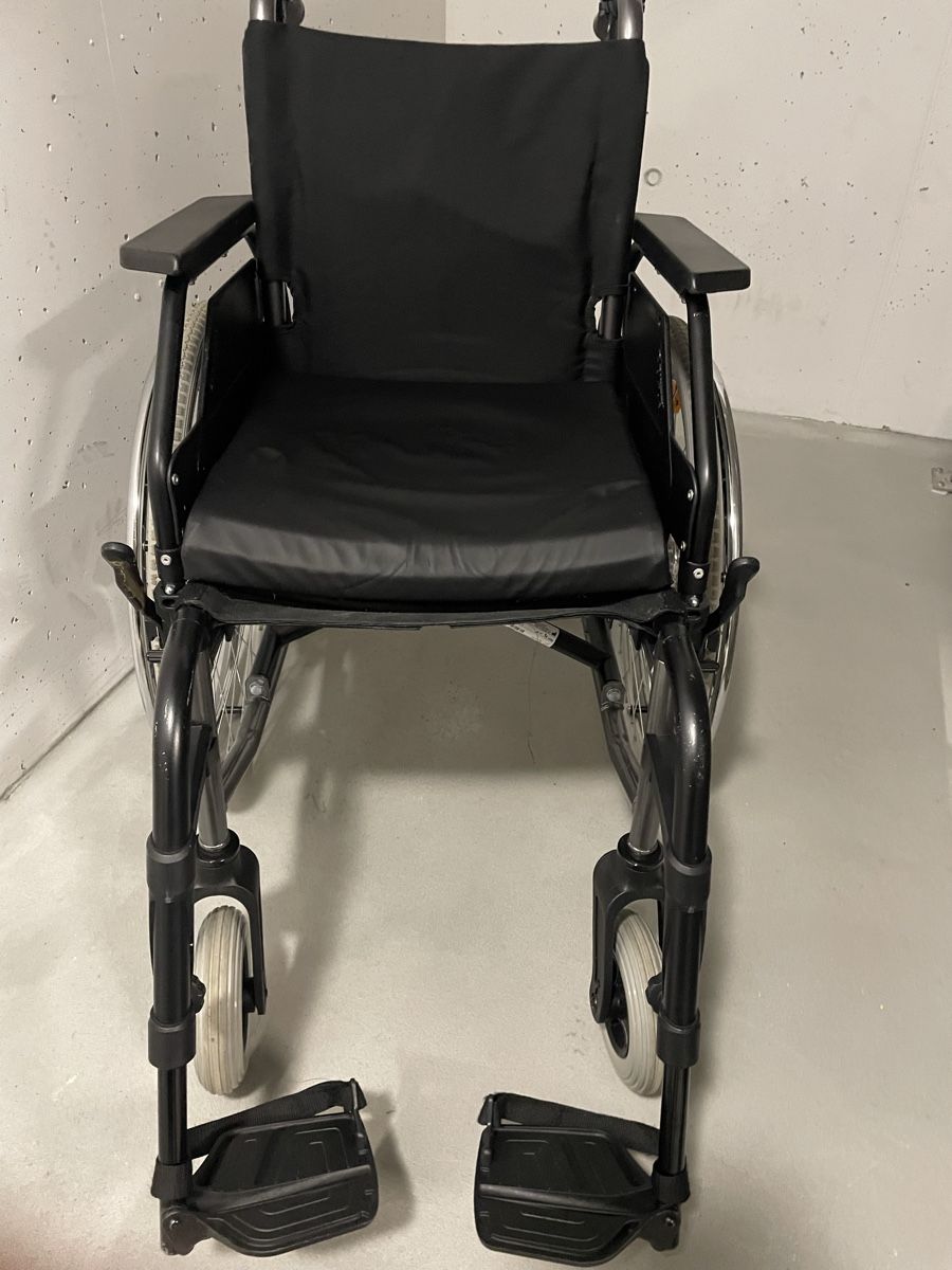 Sedie a rotelle: Sedia a rotelle,marca Dietz,colore nero – Usato da Gordola venduto da ven_hk7f 4