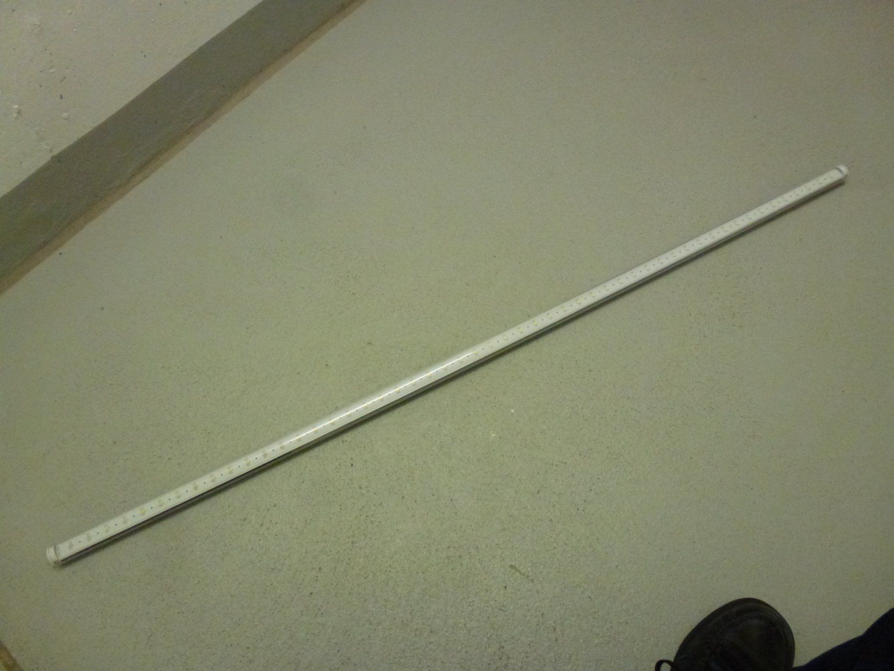 Lampes: LED Röhre Lightdec 18W 1200mm weiss – D'occasion à Hombrechtikon par HGK50 3