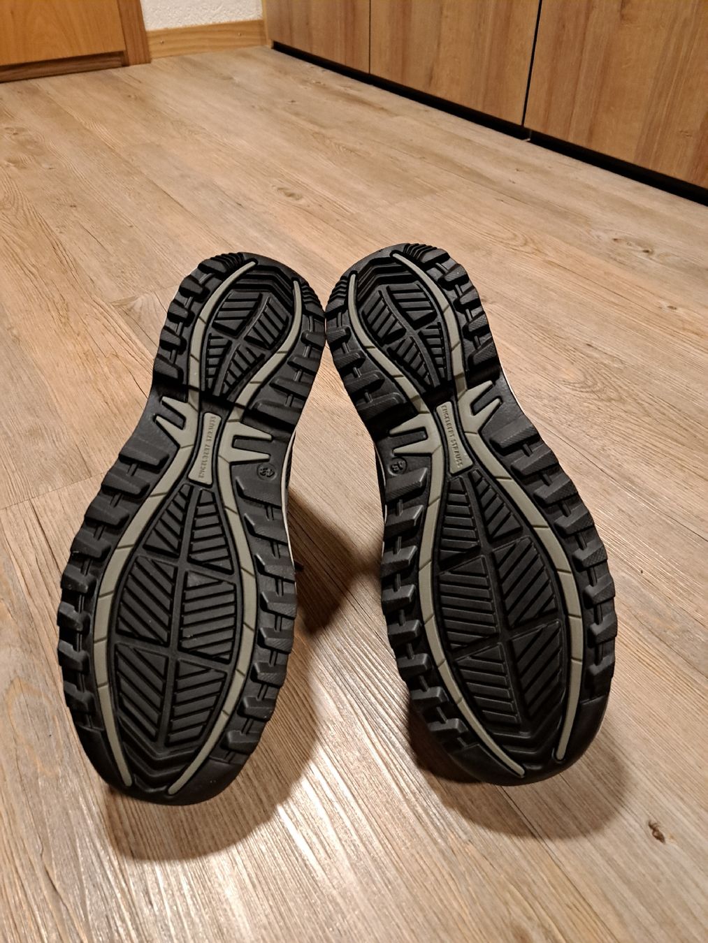 Engelbert Strauss Scarpe da uomo: Engelbert Strauss S3 Sicherheitsschuhe grau Grösse 43 – Nuovo (secondo la descrizione) da Meiringen venduto da Dani.03 3