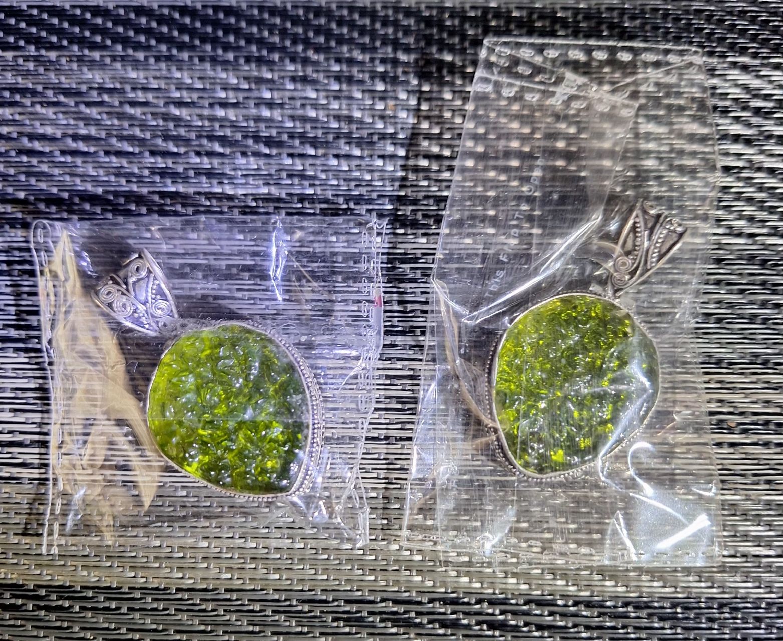 Ciondoli: a vendre pendentif  – Nuovo e nell'imballaggio originale da Estavayer-le-Lac venduto da dor_q6y8