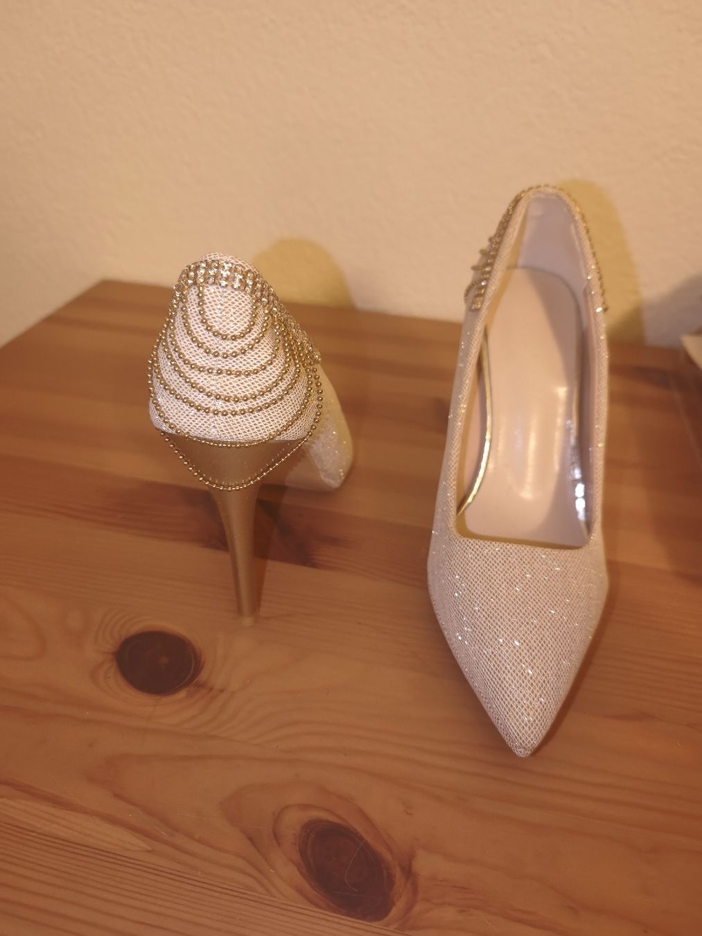 Scarpe da donna: Schuh glitzer / gold mit Absatz – Usato da Luzern venduto da Schneuger1 1