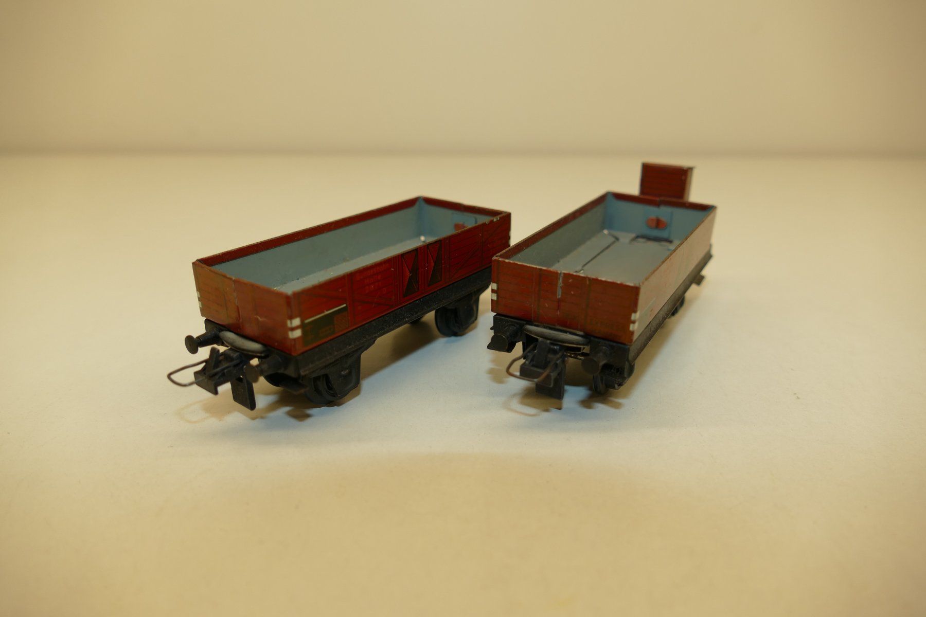 Trix Modelleisenbahnen: Trix Express H0: 2xNiederbordwagen – Gebraucht aus Niederhasli von rail-duerst 1