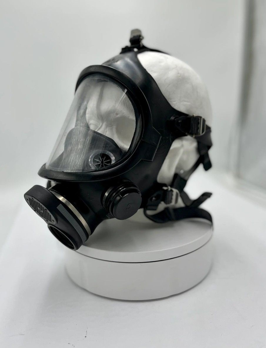 Protezione per viso e udito: Gasmaske Pirelli mit NATO Filter. – Usato da Fislisbach venduto da jos_cf6h