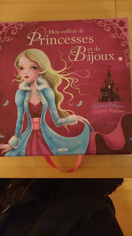 Libri: coffret livre et bijoux – Usato da Grandcour venduto da Alse