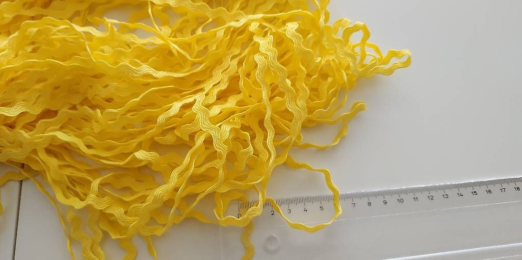 Nastri decorativi: 3 Meter Zig zag Band Einfassband 5mm gelb – Usato da Allschwil venduto da 86d_fmd5 4