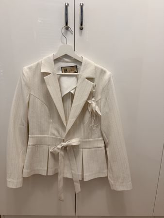 Damen Blazer Weiss mit Taillenband Grösse 40 elegant