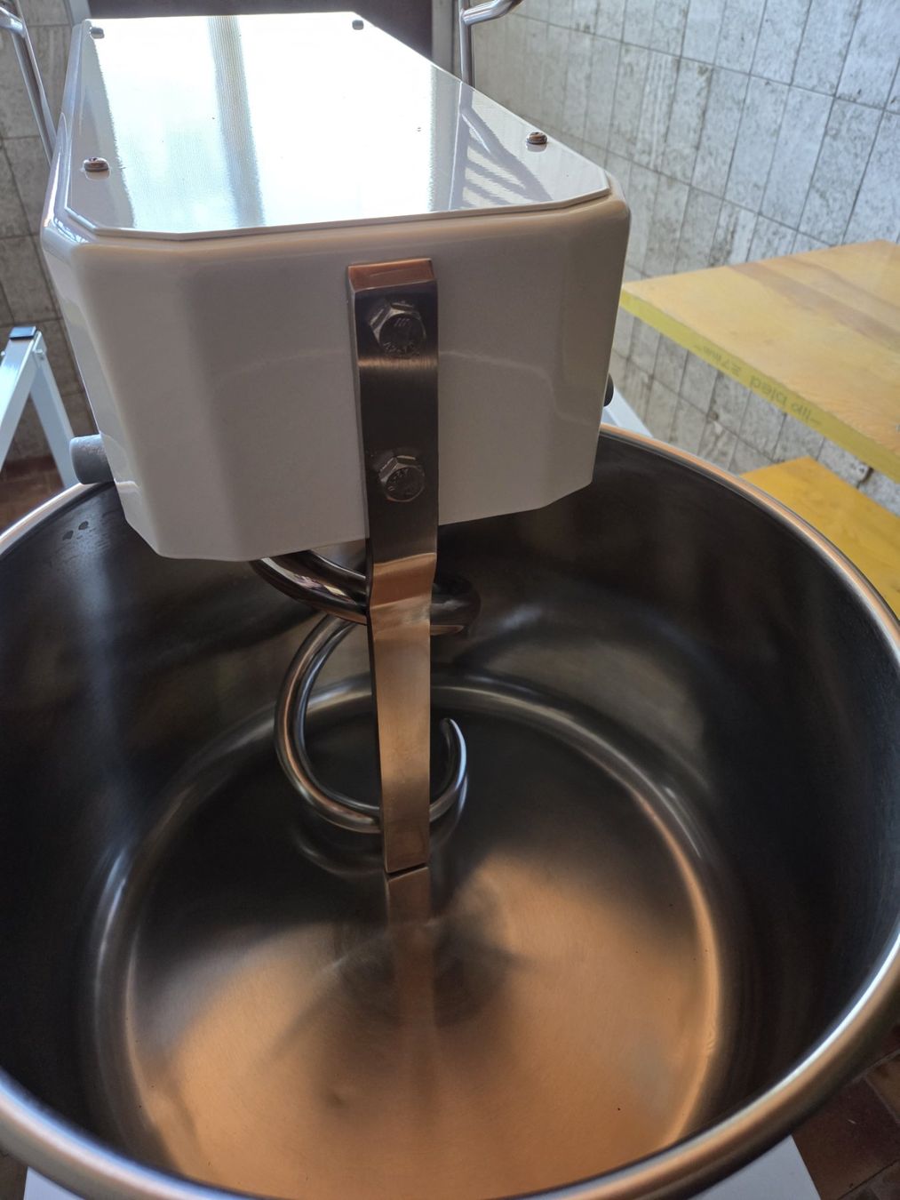Appareils de cuisine: Teigknetmaschine – D'occasion à Villnachern par maxsheriff 1