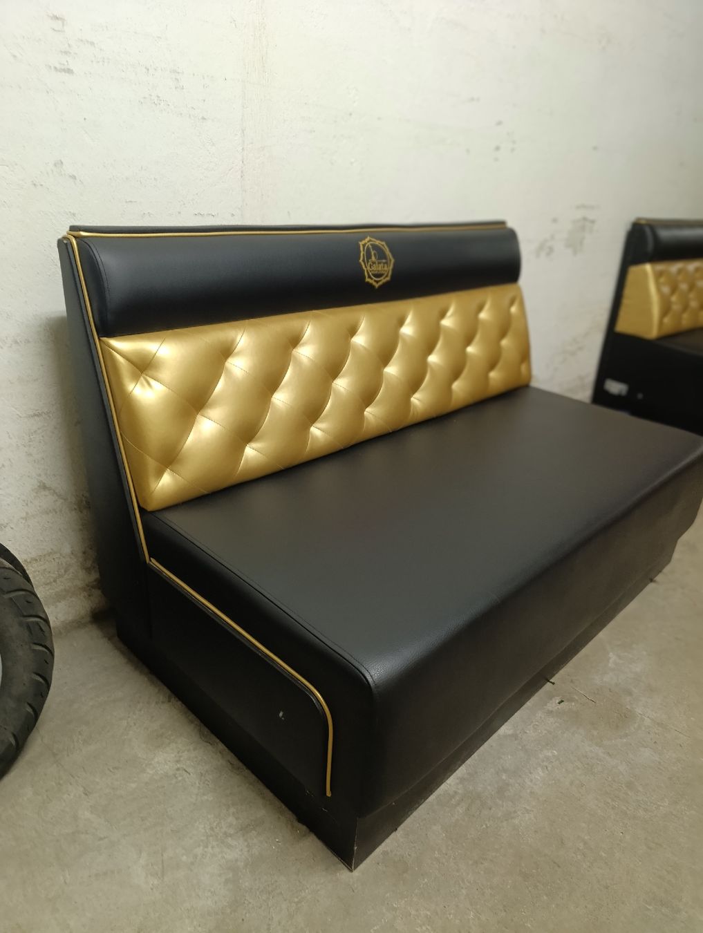 Sofas: Sofa Teil einer riesen Lounge – D'occasion à Romanshorn par dav_h2lv
