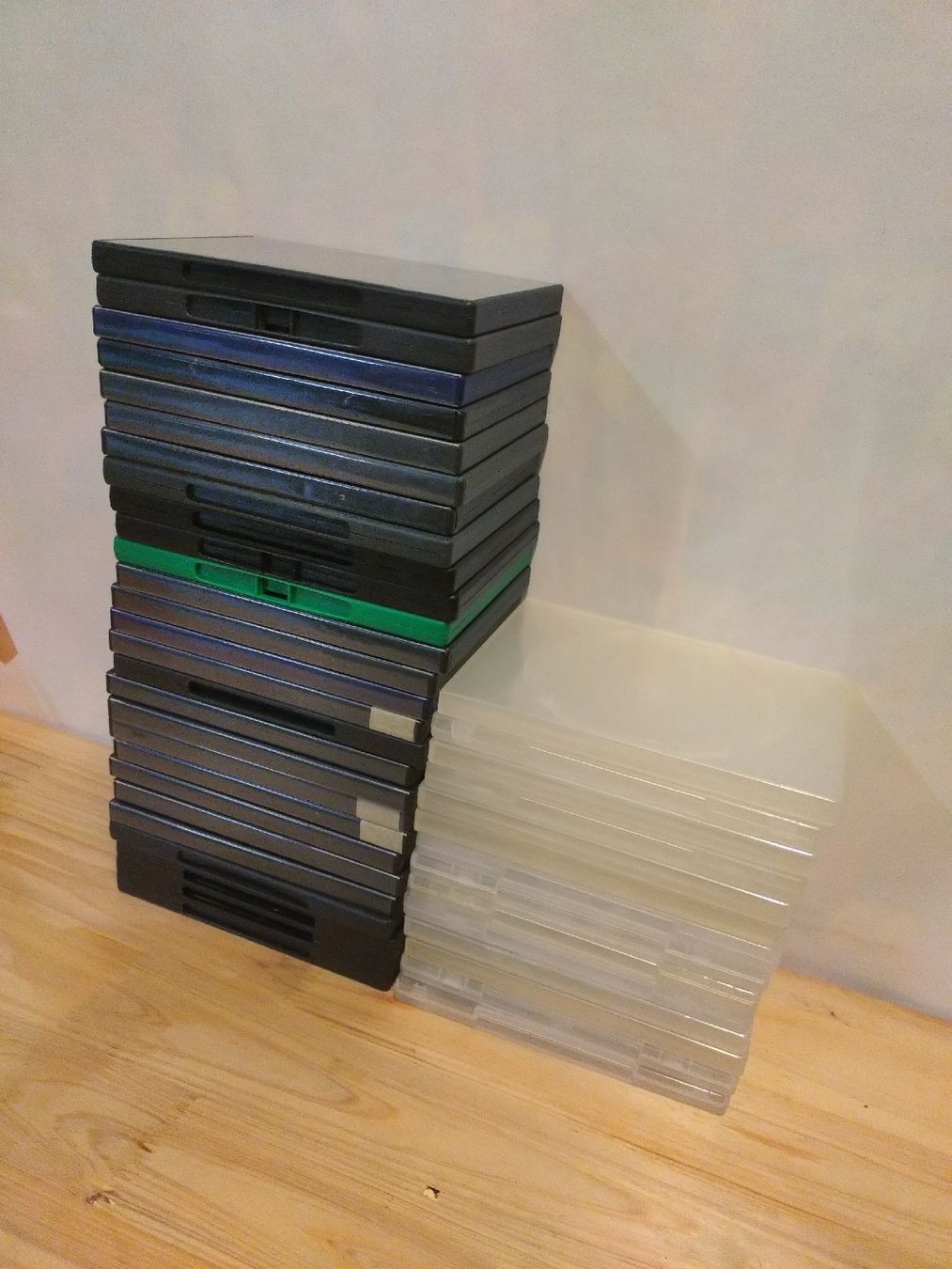Alle DVDs: 40 x boitiers DVD  – Gebraucht aus Farvagny-le-Grand von LaCaverne 1
