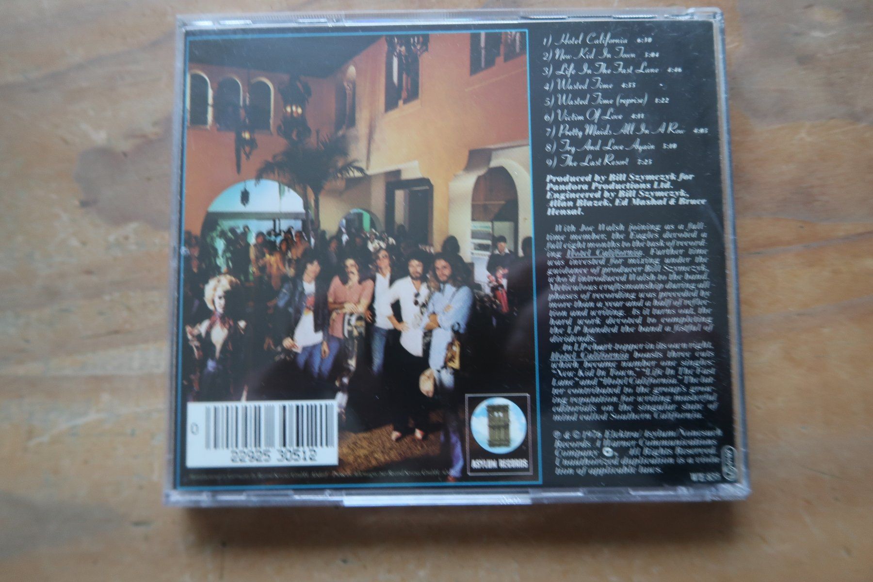 CDs: THE EAGLES - HOTEL CALIFORNIA - CD – D'occasion à Basel par Patiscat 1