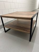 Tisch / Wohnzimmer Tisch
