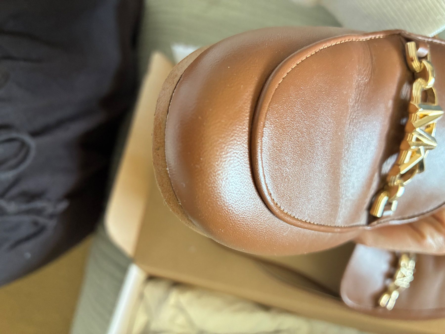 Michael Kors Chaussures femmes: Michael Kors Mules brown leather – D'occasion à Mont-sur-Rolle par Rozsnora 1