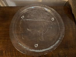 Massiver Glasteller / Glasplatte mit Rind-Motiv – Vintage